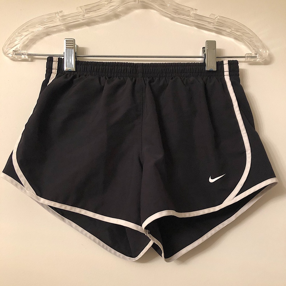 Girls Nike tempo shorts